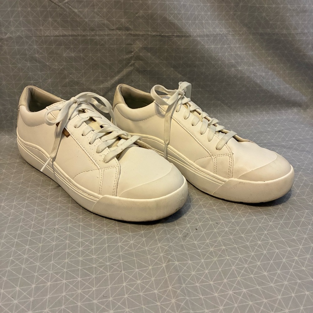 Dr. Scholl’s Time Off Sneakers in White Smooth 11